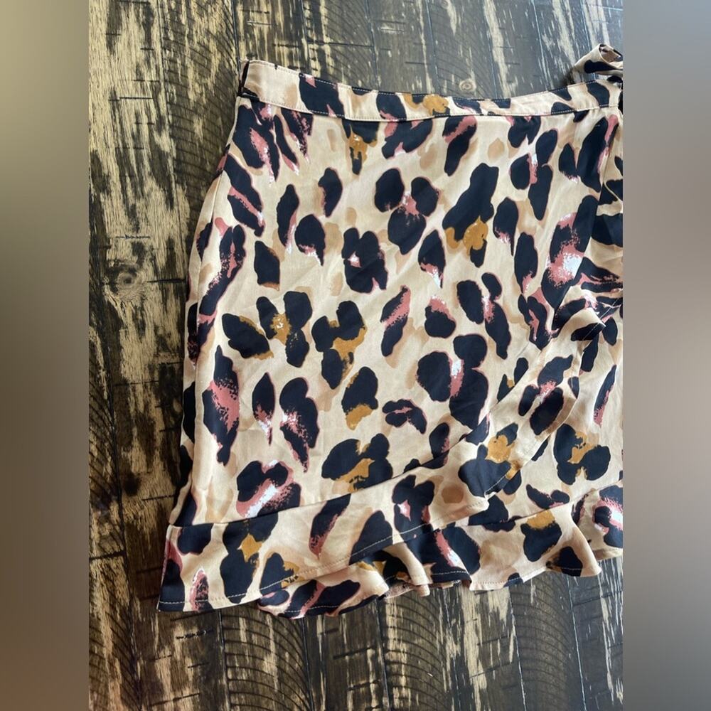 NASTY GAL - Leopard Wrap Skirt - US 8 / Medium - Picture 13 of 16